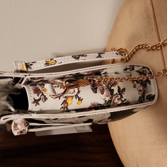 BP Crossbody with Chain - Picture 2 of 7